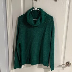 Like New! Super Cozy! Lou & Grey Emerald Green Turtleneck Sweater - Size Small